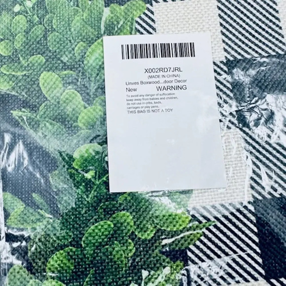 NEW Set Of 2 Unves Boxwood Wreath Winter Welcome Garden Flag Plaid 28"X40" - Picture 5 of 6